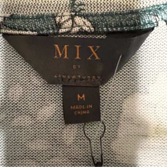 Mix by 41hawthorn nwt floral green and white cardigan size medium. Stitch fix - Picture 2 of 4